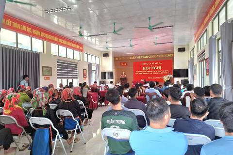 Hội nghị đối thoại giữa đồng chí Bí thư Đảng ủy, Chủ tịch HĐND xã với Nhân dân bản Mù Cả